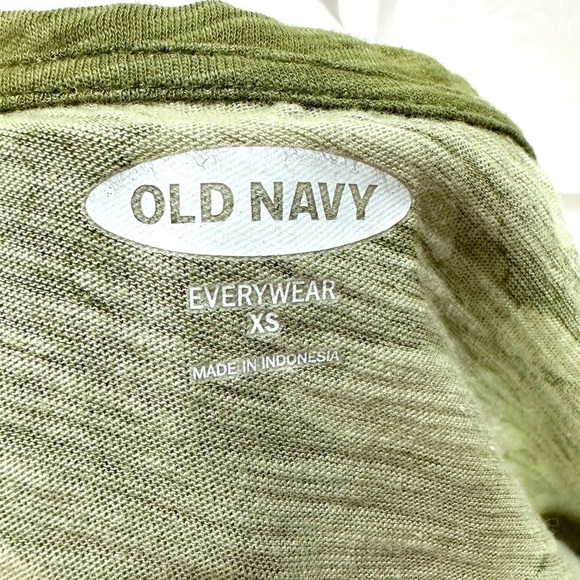 2 NWOT  Women’s Old Navy V-neck Tanks Size XS - Picture 6 of 7